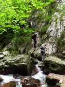 15 Ora saliamo sulla destra del torrente